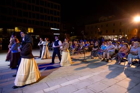 Folklorni večer_Rakek in Burja (38)